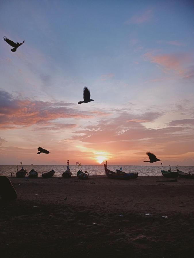 Beachcampers Only For Foreign Traveler'S Alappuzha Exterior photo